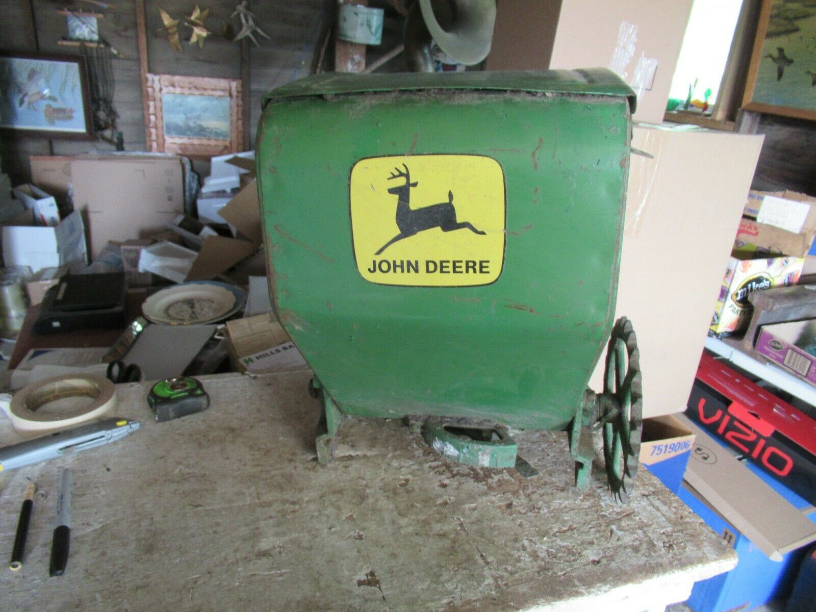 Vintage John Deere Planter Fertilizer Box   Lot 21-59-a